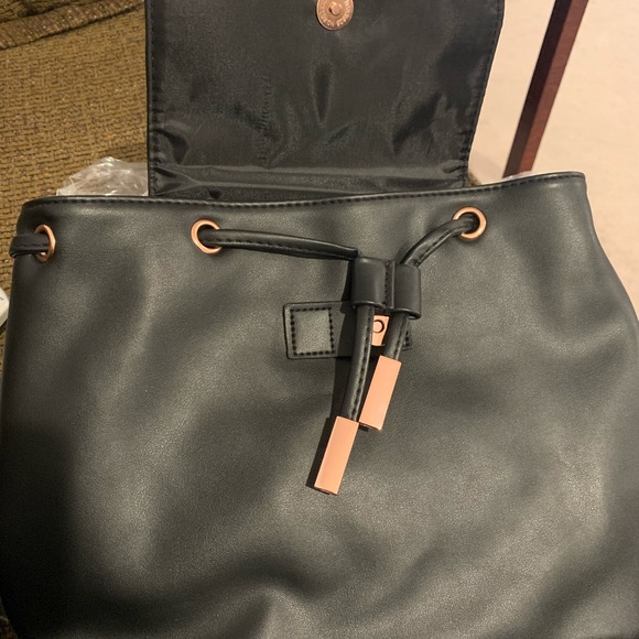 AXIZ GROUP AVA BREAST CANCER AWARENESS BACKPACK AZ120031 - Picture 3 of 4